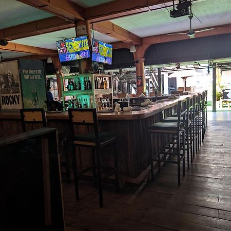 Q-Bar & Guesthouse Dar es Salaam Ngoại thất bức ảnh