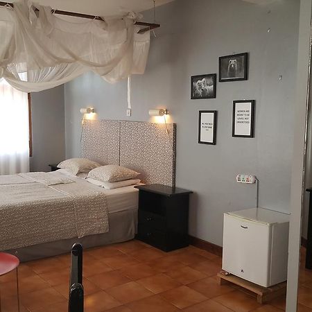 Q-Bar & Guesthouse Dar es Salaam Ngoại thất bức ảnh