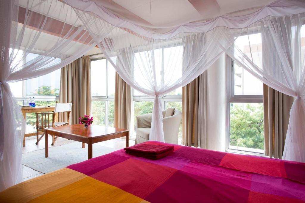 Q-Bar & Guesthouse Dar es Salaam Phòng bức ảnh