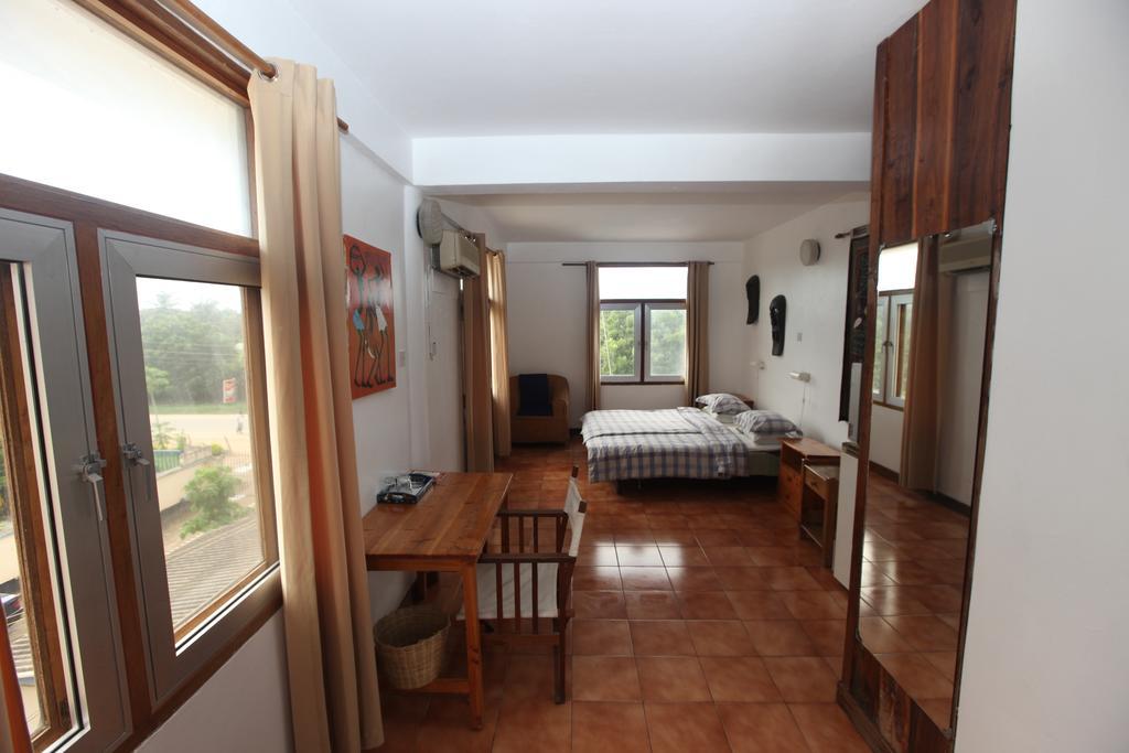 Q-Bar & Guesthouse Dar es Salaam Phòng bức ảnh