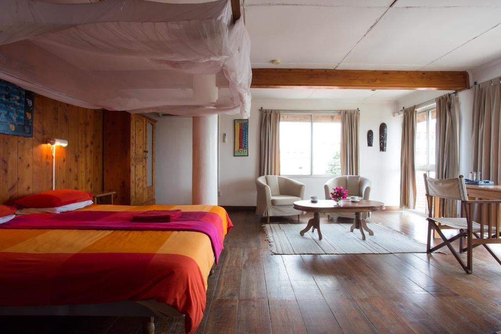 Q-Bar & Guesthouse Dar es Salaam Phòng bức ảnh