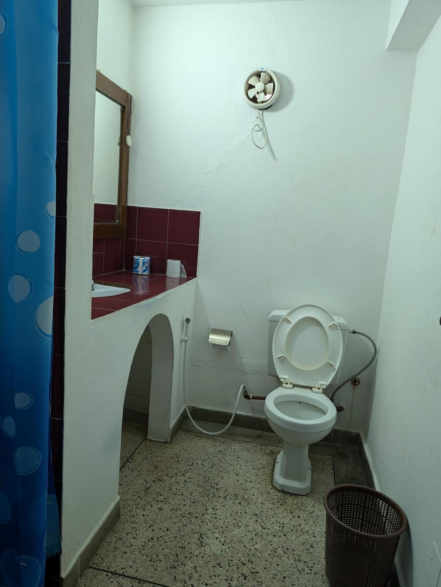 Q-Bar & Guesthouse Dar es Salaam Ngoại thất bức ảnh