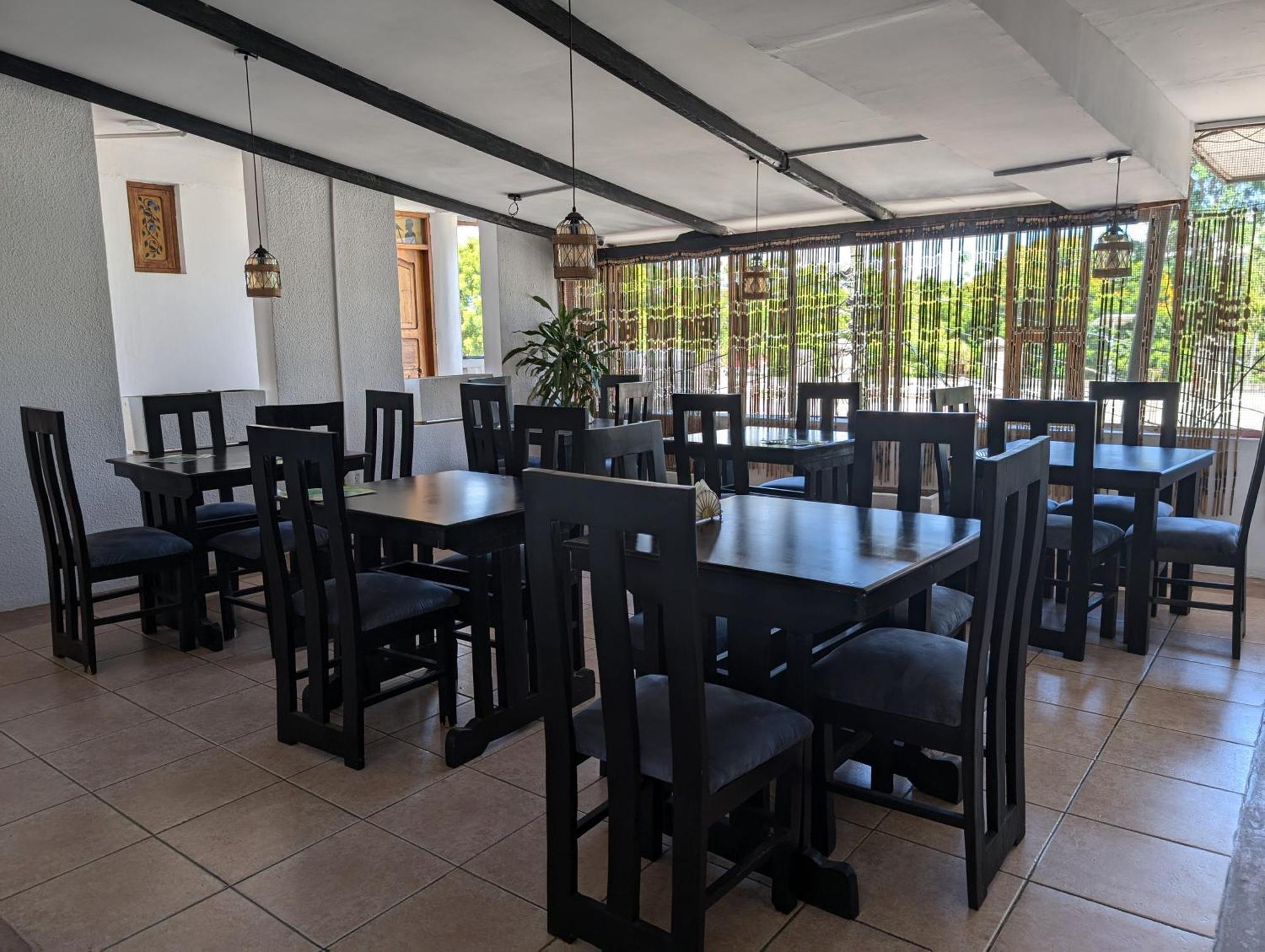 Q-Bar & Guesthouse Dar es Salaam Ngoại thất bức ảnh