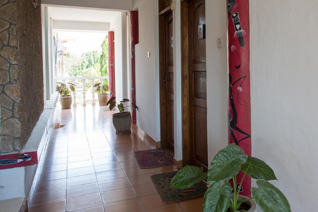 Q-Bar & Guesthouse Dar es Salaam Ngoại thất bức ảnh
