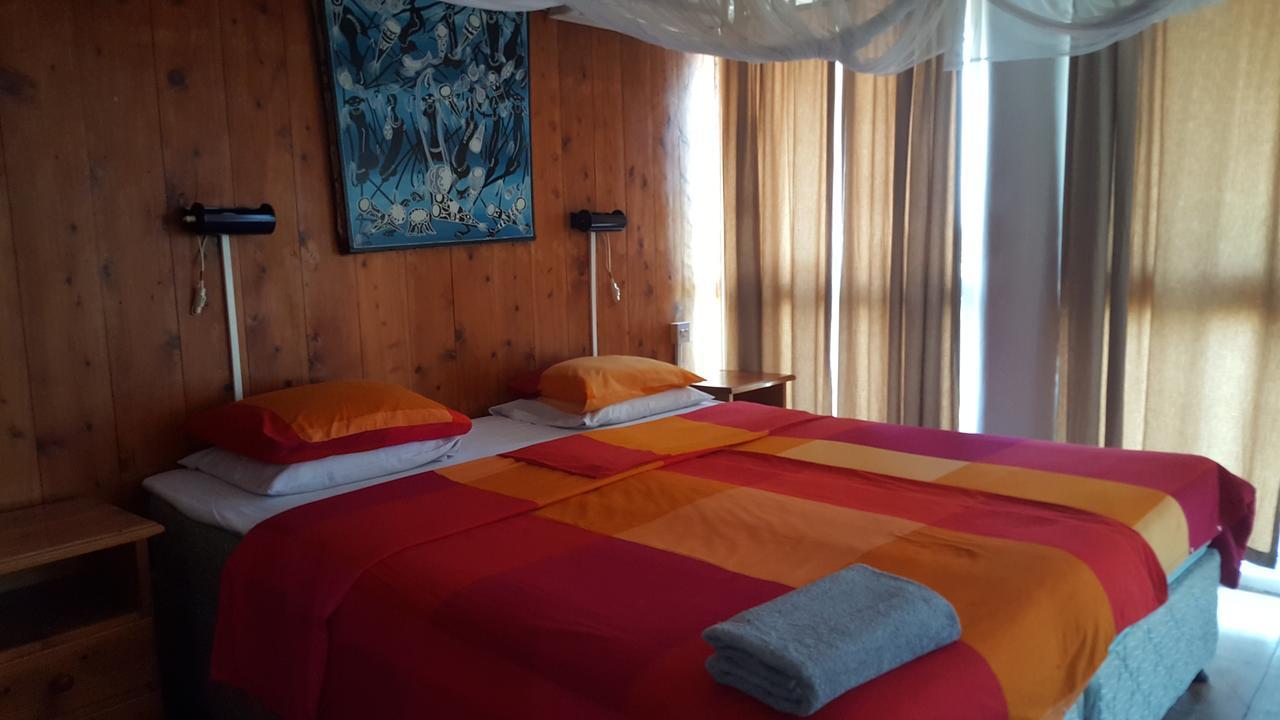 Q-Bar & Guesthouse Dar es Salaam Ngoại thất bức ảnh