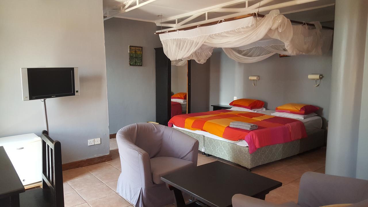 Q-Bar & Guesthouse Dar es Salaam Ngoại thất bức ảnh