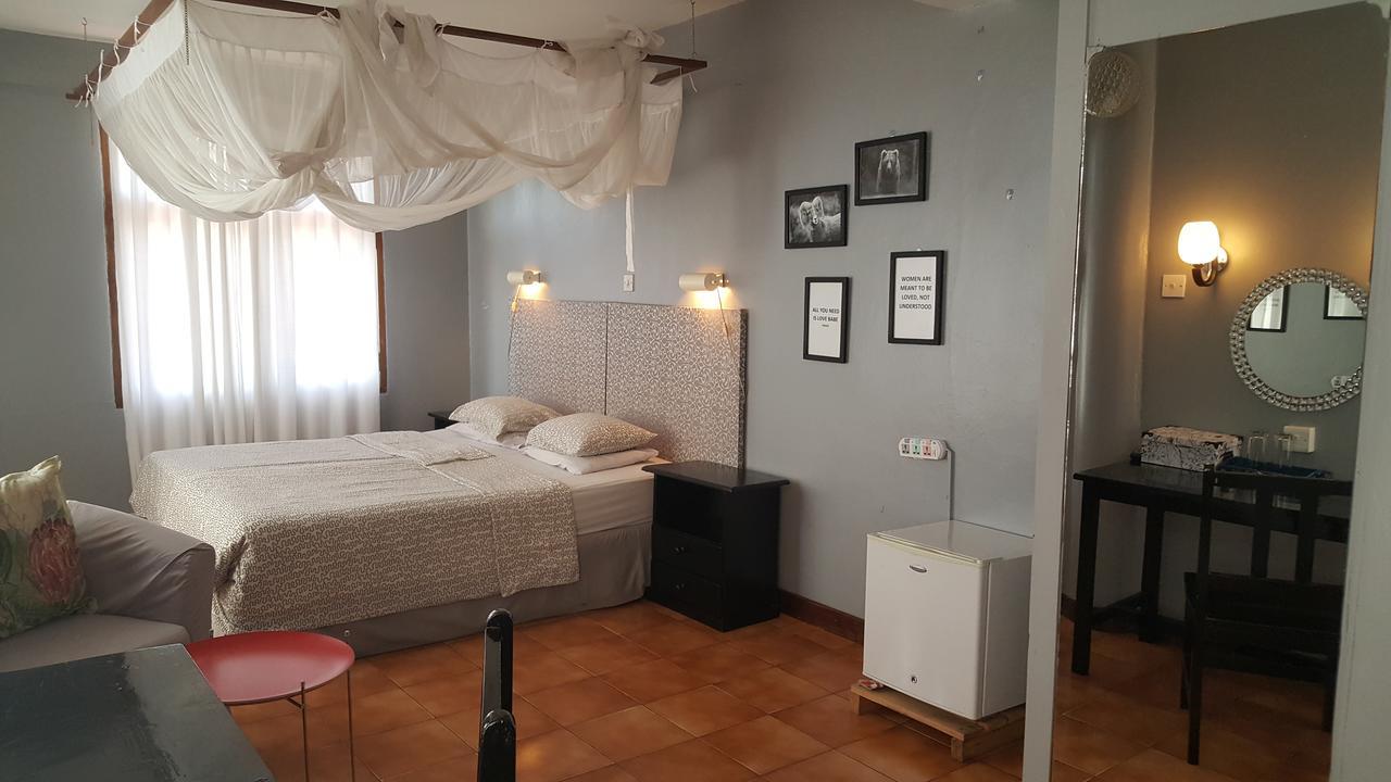 Q-Bar & Guesthouse Dar es Salaam Ngoại thất bức ảnh