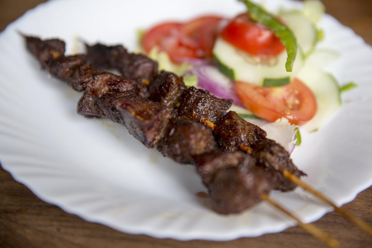 Q-Bar & Guesthouse Dar es Salaam Ngoại thất bức ảnh