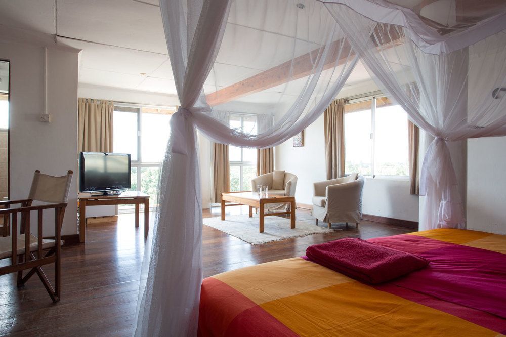 Q-Bar & Guesthouse Dar es Salaam Ngoại thất bức ảnh